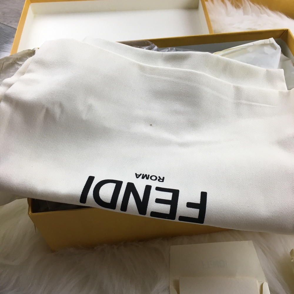 FENDI MINIMALIST BUCKLED SNEAKERS SIZE 40 NWT - Picture 4 of 6
